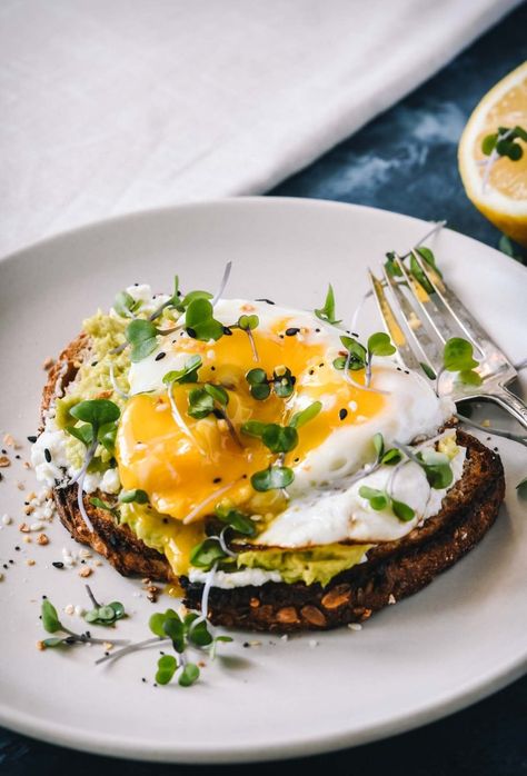 The Ultimate Ricotta Avocado Toast: An Easy Weekday Breakfast Weekday Breakfast, Resep Diet, Toast Toppings, Avocado Recipes, Toast Recipes, Tortellini, Brunch Recipes, Ricotta, Avocado Toast