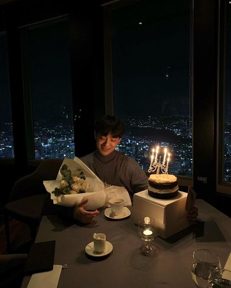 Monthsary Surprise Ideas Boyfriends, Boyfriend Birthday Aesthetic, Anime Korea, Emo Love, Birthday Date, Bday Party Theme, Creative Birthday Cakes, Birthday Dates, 18th Birthday Party