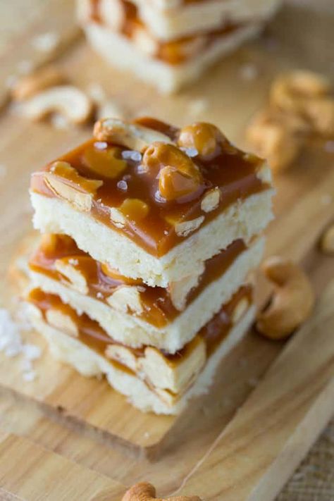 These cashew salted caramel bars are the easiest salty/sweet treat, and take only 15 minutes to prep. They site on a buttery shortbread crust. Cashew Bars, Caramel Cashew, Bbq Dessert, Sweet Peas And Saffron, Salted Caramel Bars, Bakery Food, Sweet Bar, Sweet Peas, Yummy Sweets