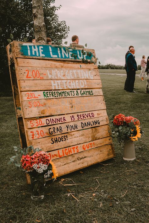 Eclectic Wedding Decorations, Cottagecore Backyard Wedding, Rave Wedding, Wedding Fest, Quirky Diy, Woodstock Wedding, Indie Festival, Festival Themed Wedding, Summer Camp Wedding