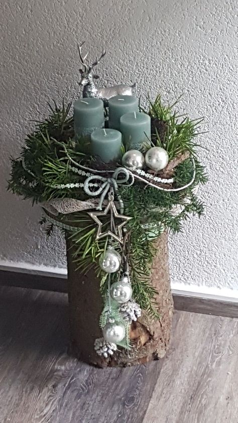 Dekoratívne Vence, Christmas Candle Decorations, Christmas Flower Arrangements, Christmas Floral Arrangements, Christmas Centerpieces Diy, Christmas Decorations Diy Outdoor, Christmas Arrangements, Holiday Crafts Christmas, Christmas Flowers