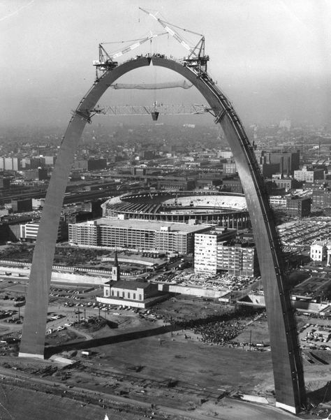 In Oct. 28, 1965, the final section of the Gateway Arch is lifted into place to complete the 630-foot structure. Paul Detlefsen, Back Arch, Iron Workers, Saint Louis Arch, The Gateway Arch, Bridge Construction, City Scapes, Civil Construction, Gateway Arch