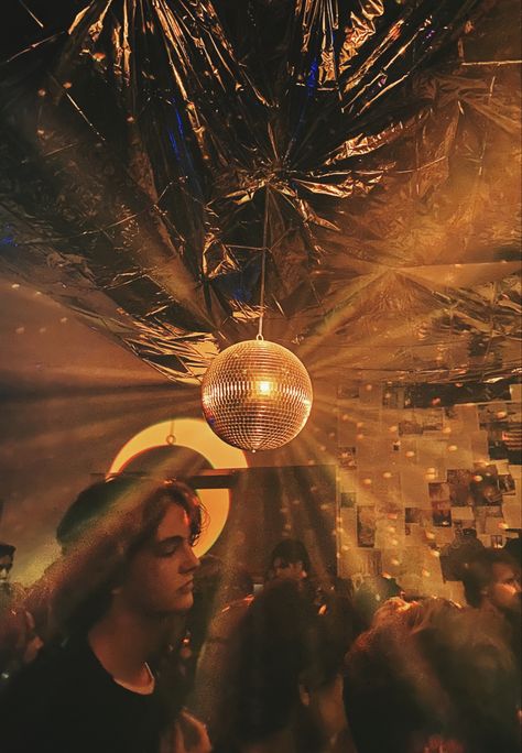 Soft Disco Aesthetic, Disco Party Dance, Disco Dancing Aesthetic, House Party Editorial, House Dance Aesthetic, Disco House Music, 70s House Party Aesthetic, Led Party Aesthetic, Disco House Aesthetic