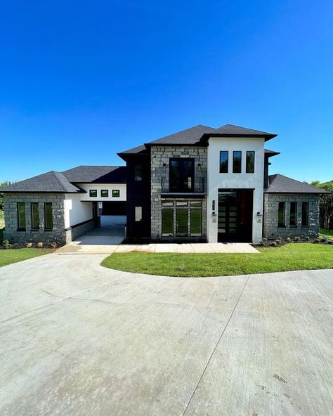 Dallas Texas Houses, Texas House Exterior, Houses In Houston Texas, Houses In Texas, Texas Mansions, Texas Houses, House In Texas, Dallas Homes, Laredo Texas