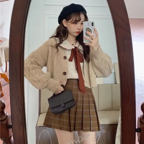 Light Academia Outfits Aesthetic, Light Academia Clothes, Light Academia Fashion, Light Academia Outfit, Academia Aesthetic Outfit, Nerdy Outfits, Academia Clothes, Plaid Pleated Mini Skirt, Academia Outfits