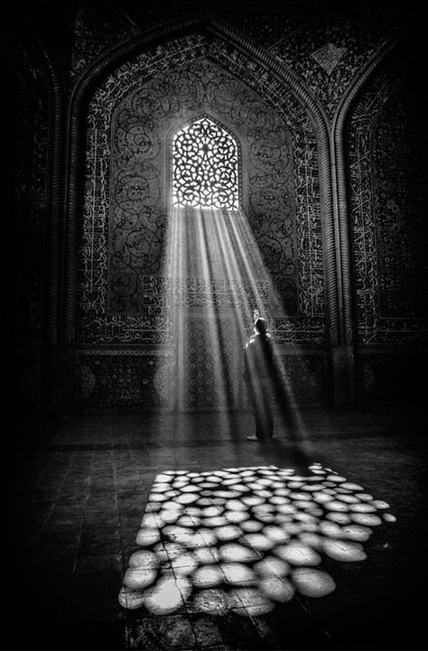 Sheykh Lotf Allah Mosque Islamic Architecture, Shadow Photography, Foto Tips, Foto Art, Jolie Photo, Foto Inspiration, Black White Photos, 인물 사진, Bw Photo