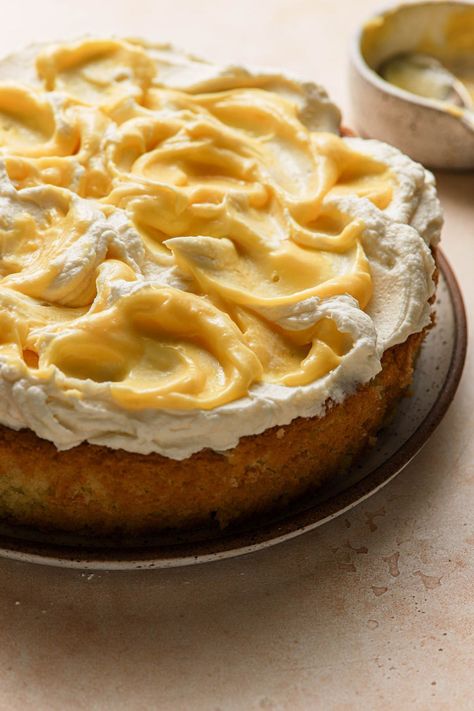 A tender, bright, and flavorful limoncello cake topped with creamy mascarpone frosting and a generous layer of lemon curd. This cake is easy to make and a delicious crown pleaser. Italian Lemon Cake, Limoncello Cake, Mascarpone Cake, Mascarpone Frosting, Summer Baking, Cake Inspo, Delicious Cakes, Cake Cupcakes, Just Cakes