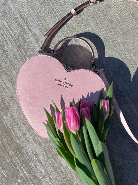 Kate Spade Bag Aesthetic, Kate Spade Purse Outfit, Pink Purse Aesthetic, Kate Spade Heart Purse, Kate Spade Heart Bag, Presents For Valentines Day, Spade Aesthetic, Kate Spade Aesthetic, Bag Ads