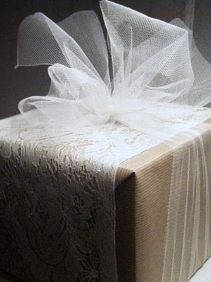 Tulle Ribbon ~ Inexpensive and high impact... awesome idea! Tulle Ribbon, Creative Wrapping, Wedding Gift Wrapping, Gift Wrapping Inspiration, Cadeau Diy, Creative Gift Wrapping, Present Wrapping, Beautiful Gift Wrapping, Wrapping Ideas