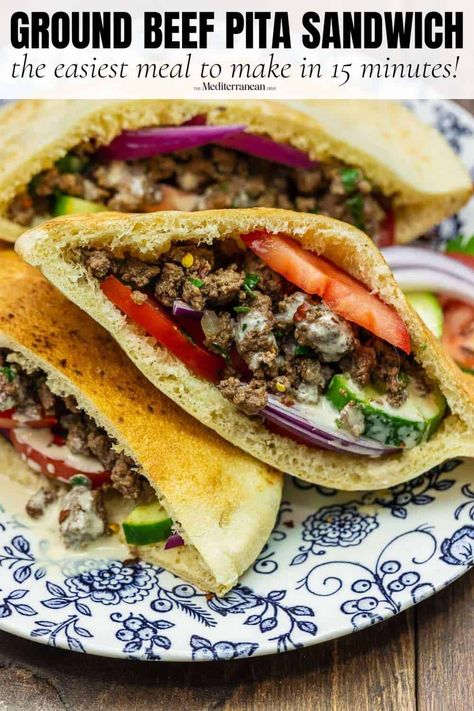 Essen, Ground Beef Pita, Beef Pita, Pita Pocket Recipes, Pita Bread Sandwich, Pita Sandwich, Braised Chicken Breast, Pita Wrap, Pita Bread Recipe