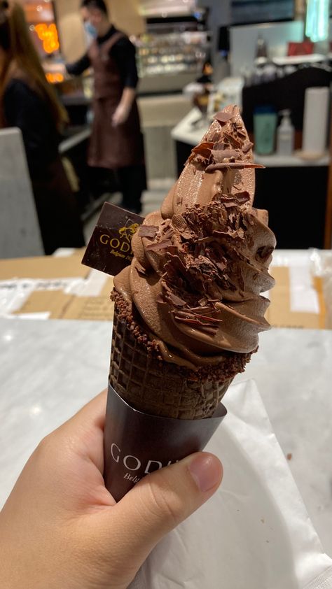 Godiva Ice Cream, Minuman Aesthetic, Fruit Chip, Bubble Tea Boba, Godiva Chocolate, Food Therapy, Chocolate Ice, Snack Packs, Delicious Snacks Recipes