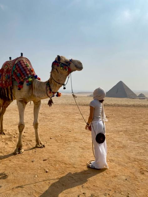 Camel Riding Outfit, Egypt Holiday Outfits, Sharm El Sheikh Outfit, Egypt Outfit Ideas, Pyramids Outfit, Egypt Aesthetic Outfits, Camel Ride Outfit, Marocco Outfits, Egypt Outfits