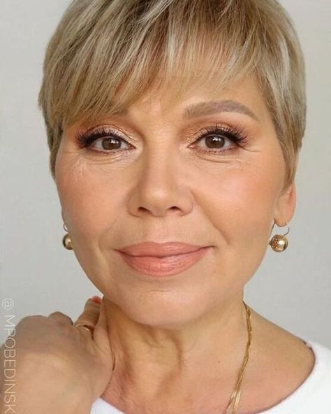 Mother Of The Bride Makeup Styles You Are Sure To Fall In Love With! ❤ Mother of the bride makeup glamorous #wedding #motherofthebride #makeup Makeup For Moms Over 40, Makeup Looks For Older Women Over 40, Makeup Señora, Mum Makeup, Mothers Makeup, Mother Of Bride Makeup, Bride Makeup Ideas, Wedding Guest Makeup, Makeup Over 50