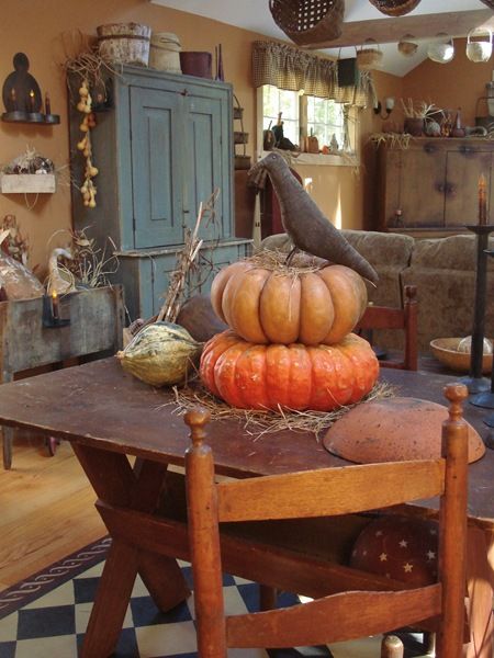 Fall decorating time! Colonial Halloween, Harvest Thyme, Primitive Crow, Prim Halloween, Blue Cupboards, Primitive Kitchens, Primitive Autumn, Primative Decor, Primitive Home Decor