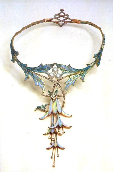 Fuchsia Necklace designed by Alphonse Mucha and made by jeweler Georges Fouquet in opal, cabochon sapphire, pearl, and gold (1905) Fiori Art Deco, Fuchsia Necklace, Bijoux Art Deco, Bijoux Art Nouveau, Art Nouveau Jewelry, Alphonse Mucha, Fantasy Jewelry, Gold Floral, Jewelry Inspo