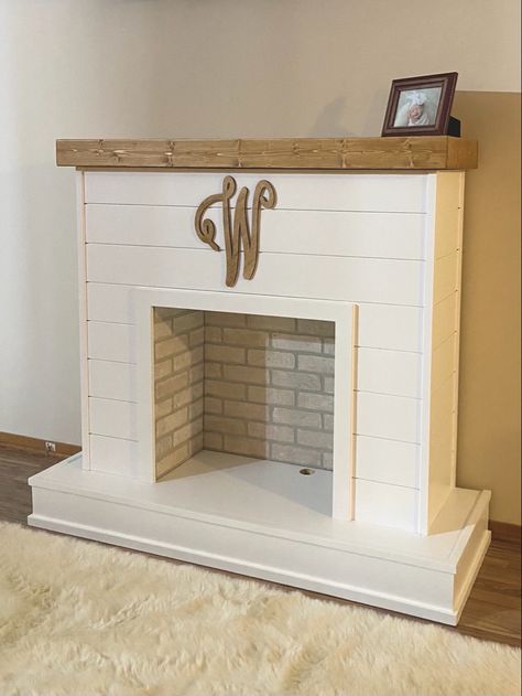 Fake Shiplap Fireplace, Diy Movable Fireplace, Diy Free Standing Fireplace, Build Fake Fireplace, Faux Mantel Ideas, Faux Fireplace Diy Easy, Free Standing Electric Fireplace Ideas, Diy Fireplace Insert, Small Fireplace Ideas