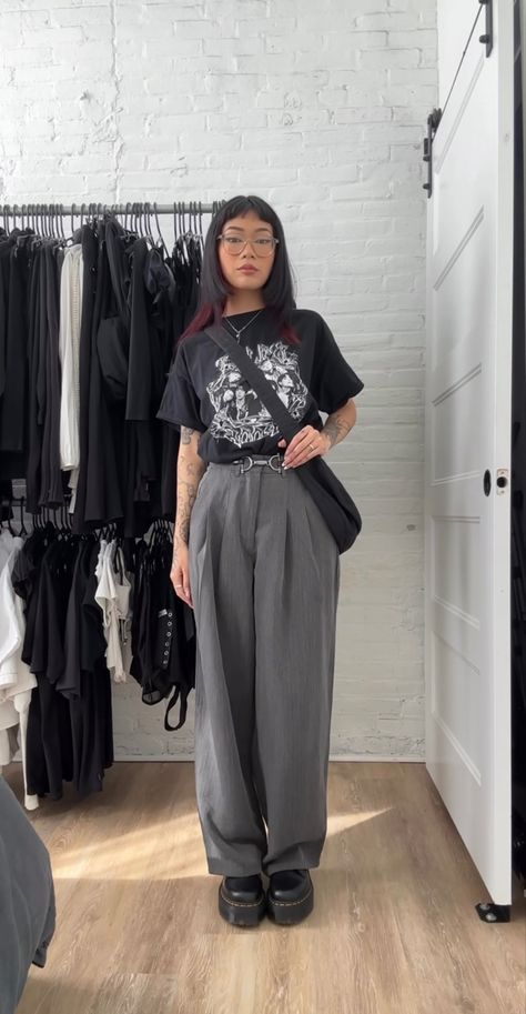 Flare Jeans Outfit Oversized Shirt, Line Cook Outfit, Goth Minimalist Outfits, K8sabz Fashion, Comfy Grunge Outfits Summer, Dark Wave Outfit, Casual Birthday Outfit Aesthetic, Megmurayama Outfits, Meg Murayama Outfits