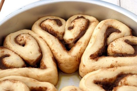 Heart Cinnamon Rolls, Heart Shaped Cinnamon Rolls, Valentines Breakfast, Breakfast And Brunch, Munnar, Cinnamon Swirl, Cinnamon Rolls Recipe, Cinnamon Buns, Cinnamon Rolls