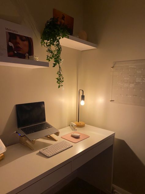 Desk With Macbook, Dorm Room Simple Minimalist, Room Inspo Desk Areas, Studying Set Up, Minimalist Study Space, Clean Desk Inspiration, Table In Bedroom Ideas, Study Desk Ikea, Cute Room Desk