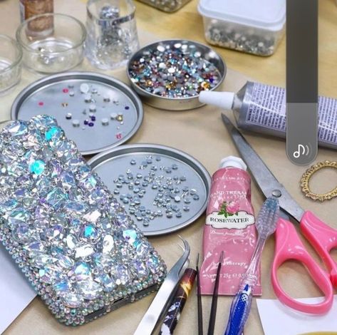 Bling Phone Cases Rhinestones, Phone Cases Handmade, Bling Phone Cases Diy, Rhinestone Stuff, Bedazzled Phone Case, Rhinestone Ideas, Crystal Iphone Case, Sparkly Phone Cases, Homemade Phone Cases