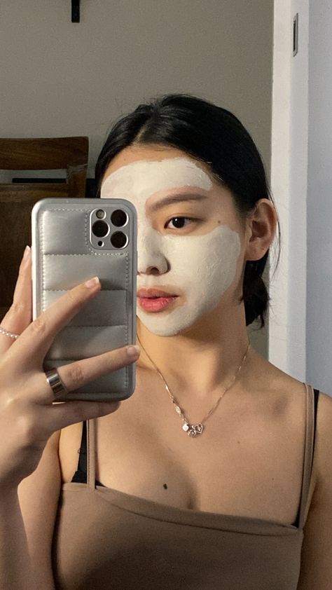 Mask Selfie Ideas, Face Mask Aesthetic Pictures, Mirror Selfie With Face, Skin Care Picture Ideas, Morning Mirror Selfie, Mirror Selfie Poses Face, Skincare Selfie, Mask Selfie, Morning Selfie