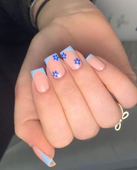 Top Short Nail Designs Summer Inspiration - davidreed.co Blue Biab Nails Designs, Nail Inspo Summer Square, Short Nail Inspo Square, Square Biab Nails, Blue Biab Nails, Square Flower Nails, Summer Biab Nails, Fun French Tip Nails, French Tip Flower Nails