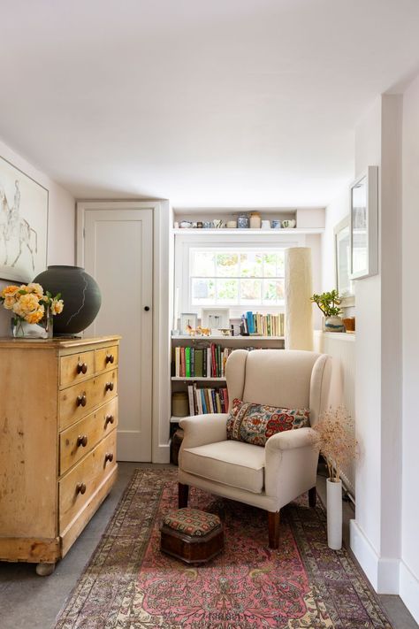 Real home: step inside this ceramicist's restored Regency townhouse | Real Homes Living Room Reading Nook Cozy Corner, Cozy London Flat, Regency Townhouse, Bedroom Reading Corner, Cottages Interiors, Bedroom Library, Bedroom Upstairs, Restful Bedrooms, Period Living