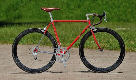 Show me your steel framed road bike with deep rims | Singletrack Magazine Forum Bici Retro, Bike Swag, Road Bike Wheels, Classic Road Bike, Road Bike Vintage, Red Bike, Triathlon Bike, Steel Bike, Road Bike Women