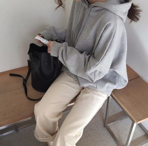 Korean Fashion Aesthetic, Korean Fashion Fall, Korean Fashion Winter, Korean Fashion Summer, Skandinavian Fashion, Uni Outfits, K Fashion, Beige Pants, Korean Fashion Casual