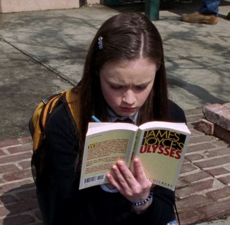 Gilmore Girl, Academic Motivation, Chuck Norris, Rory Gilmore, Studying Inspo, Girl Reading, Study Inspiration, School Motivation, Book Girl