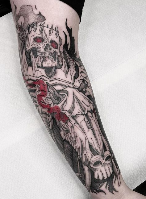 Japan Tattoo Arm Men, Skull Knight Tattoo Berserk, Small Dark Souls Tattoo, Black And White Tattoo Designs, Berserk Tattoo Ideas, Berserk Tattoos, Berserker Tattoo, Berserk Tattoo, Dark Souls Tattoo