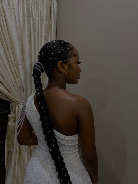 Black Hair Wedding Ponytail, High Ponytail Wedding Hair Black Women, African Prom Hairstyles, Hairstyle For Matric Dance, Grad Princess Dresses, Bridesmades Hairstyles Black Women, Ponytail Gala Hairstyle, Md Hairstyles Black, Prom Braided Ponytail