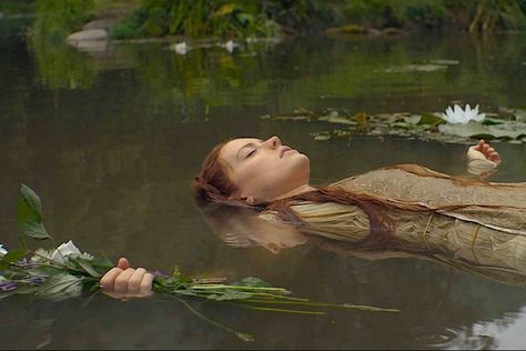 Ophelia 2018, Daisy Ridley, A Flower, Short Film, A Woman, Floating, Daisy, Film, The World