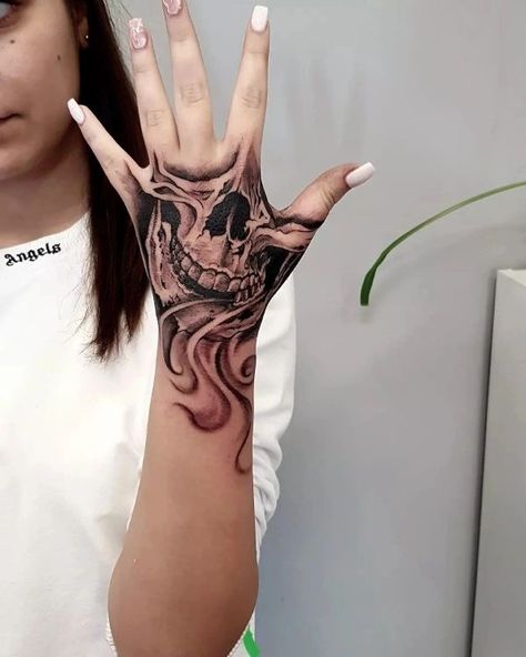 Skull Tattoos For Women, Pretty Skull Tattoos, Tattoo Main, Full Hand Tattoo, Feminine Skull Tattoos, Skull Hand Tattoo, Cute Hand Tattoos, Hand And Finger Tattoos, Pretty Hand Tattoos