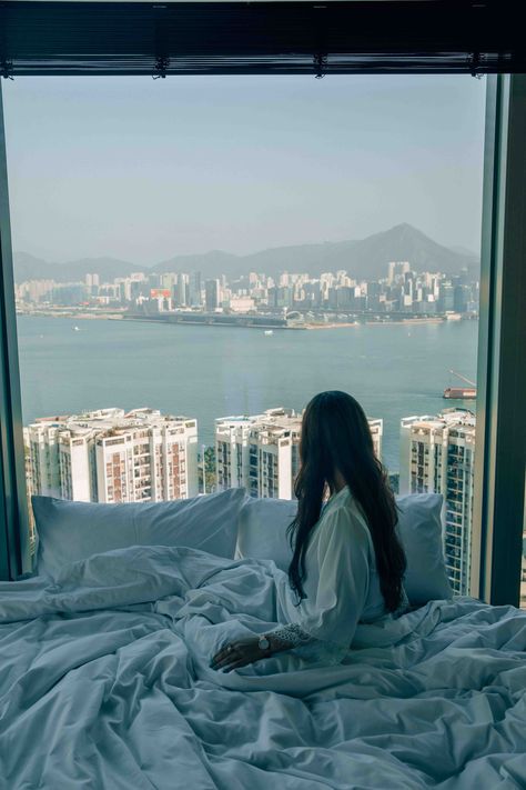 Victoria Harbour luxury hotel room view at EAST Hotel, Hong Kong. A travel guide to the most instagrammable locations in Hong Kong, including the best viewpoints, colourful architecture and the most scenic hotel rooms. Colourful Architecture, Hong Kong Beaches, Hong Kong Travel Guide, Hotel Swimming Pool, City View Apartment, Hong Kong Hotels, Luxury Hotel Room, Room View, Victoria Harbour