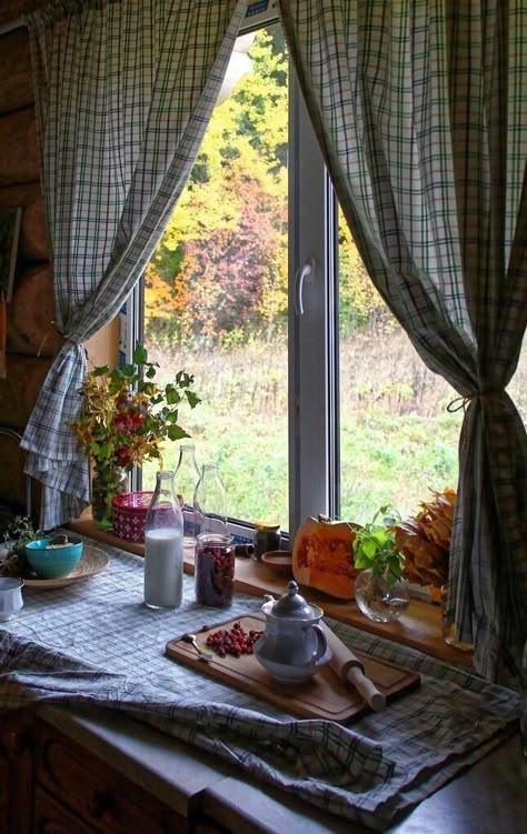 Cottage Core Room, Cottage Core House, Cottage Aesthetic, Casa Country, Dekorasi Kamar Tidur, House Window, Cottage In The Woods, Window View, Open Window