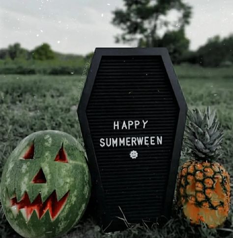 Summerween Party, Bored Ideas, Spooky Summer, Days Till Halloween, Halloween Tea Party, Summer Party Decorations, Summer Goth, College Halloween, Halloween 20