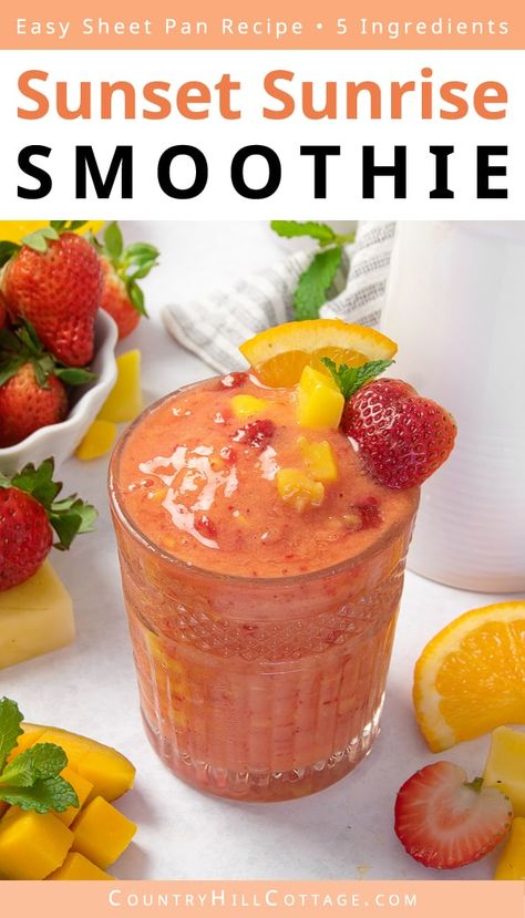 Tropical Smoothie Recipes, Tropical Smoothie Cafe, Sunset Tropical, Fruit Smoothie Recipes Healthy, Light Breakfast, Smoothie Recipes Healthy Breakfast, Smoothie Drink Recipes, Tropical Smoothie, Easy Smoothie Recipes