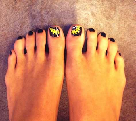 Sunflower Nail, Sunflower Nail Art, Yellow Nail Art, New Step, Sunflower Nails, Summer Toe Nails, Cute Toe Nails, Pedicure Designs, Toe Nail Designs