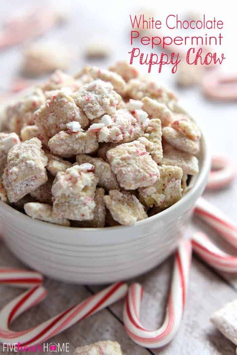 Peppermint Puppy Chow, Chocolate Muddy Buddies, Puppy Chow Cookies, Christmas Snack Mix, Puppy Chow Christmas, Asian Turkey, White Chocolate Peppermint, Healthy Asian, Puppy Chow Recipes