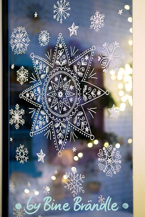 Window Snowflakes, Window Paint, Window Markers, Jul Diy, Christmas Window Painting, Window Drawing, Christmas Window Display, Winter Window, Window Decorations