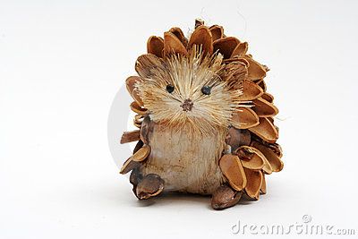 Pine Cone Hedgehog. No directions still, but I get the idea. Pine Cone Hedgehog, Pinecone Hedgehog, Hedgehog Ornament, Hedgehog Christmas, Fir Cones, Pine Cone Art, Pinecone Ornaments, A Hedgehog, Cones Crafts