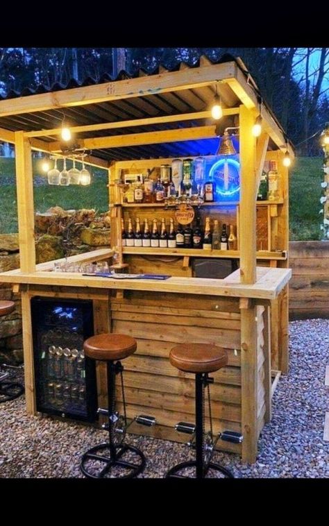 Diy Garden Bar, Patio Bars, Bar Exterior, Diy Home Bar, Outdoor Patio Bar, Bar Designs, Backyard Bar, Outdoor Kitchen Patio, Diy Cardboard Furniture