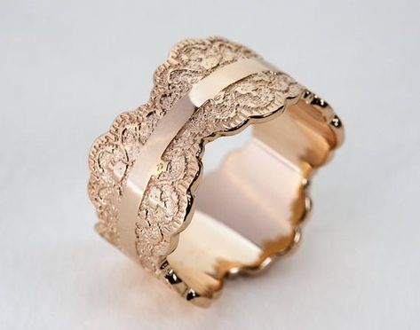 Rose Gold Lace Wedding Band. ❤❤❤ We are proud to announce that this ring was selected as one of 15 Creative Products of the Month by the MyModernMet art blog! ❤ Do you love lace? How about gold lace? I am sure that at this point you have already seen many other wedding band designs, but havent Lace Wedding Band, Lace Wedding Ring, Rose Gold Lace, Wedding Bands For Women, Rose Gold Wedding Band, Ring Rosegold, Wedding Band Designs, Lace Jewelry, Wedding Rings Rose Gold