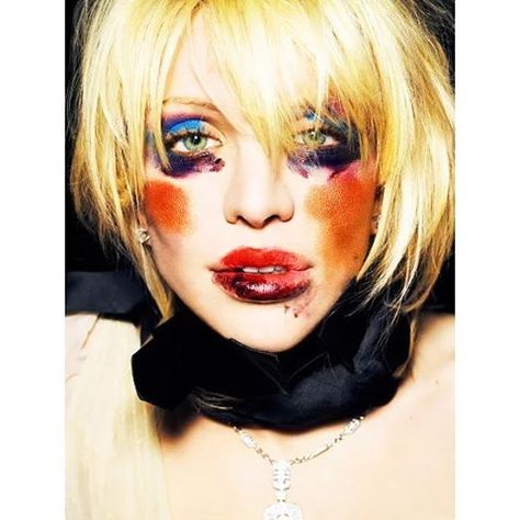 Mario Testino, COURTNEY LOVE, VMAGAZINE, 2006 Courtney Love Hole, Photographie Portrait Inspiration, Mario Testino, Riot Grrrl, Courtney Love, V Magazine, In Your Face, Vogue Germany, Miss World