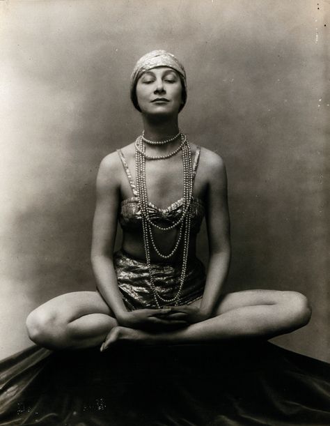 Wellcome Collection, Dog Yoga, Yoga Art, Photographic Studio, Yoga Pose, Vintage Photographs, Yoga Inspiration, Namaste, Old Photos