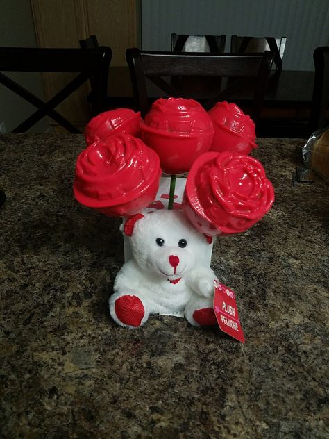 Apple Rose, Chocolate Covered Fruit, Apple Roses, Cute Presents, Candy Bouquet, Candy Apple, Candy Apples, Chocolate Molds, Rose Bouquet