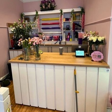 Another Blooming marvellous Retail Display Project completed at W11 Flowers in Notting Hill, London! 💐 🌺Bespoke Florist Shop Counters ✅ 🌷Florist Wrapping Station ✅ 🌹Florist Flower Display Stand ✅ View our new website dedicated to bespoke shop counters, custom retail checkouts and reception desks 💻 shop-counters.co.uk by Stagecraft Display Ltd We specialise in tailor-made solutions to suit our customers' unique needs Shop-Counters.co.uk is part of @stagecraftdisplay View the case study on our... Gift Wrapping Station, Wrapping Station, Retail Design Display, Shop Counter, Counter Display, Shop Fittings, Florist Shop, Flower Display, Reception Desk