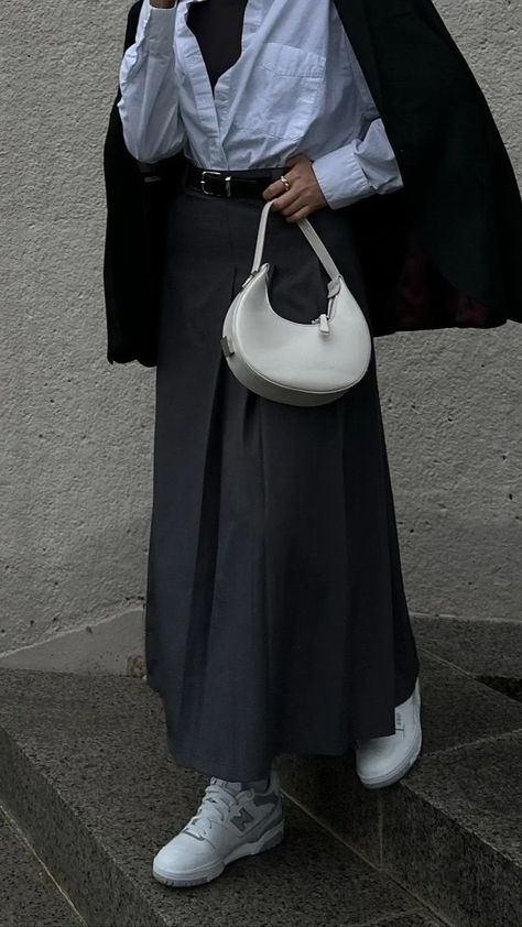 Grey Abaya Outfit, Gray Skirt Outfit, Modest Outfits Muslim, Simple Style Outfits, Lawyer Fashion, Formal Evening Wear, Muslim Outfits Casual, Office Casual Outfit, Casual College Outfits