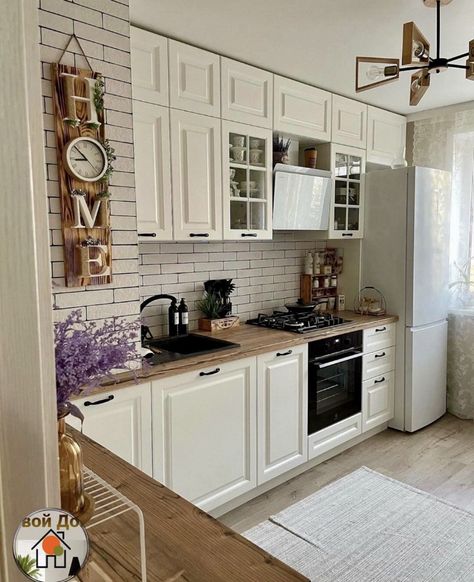 White Open Kitchen, Bathroom Sink Decor, Kitchen Backsplash Designs, Small Kitchen Decor, Popular Kitchens, Kitchen Interior Design Decor, Kitchen Room Design, Kitchen Inspiration Design, Kitchen Home Decor